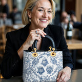 Catholight Sacred Elegance: Blaue und weiße Devotion-Damenledertasche