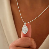 Katholische Halskette mit dem Heiligen Herzen Jesu und dem Kreuz als Schutzsymbol in Sterlingsilber 